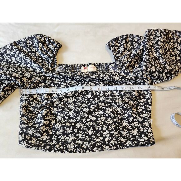 Levi's Women's Yvie Smocked Top Black Floral Cottagecore Boho Puff Sleeve Small - Picture 6 of 9